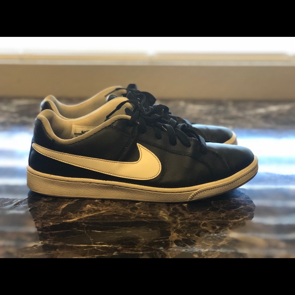 Nike Court Royale